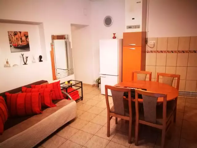 Apartament cu 3 camere de inchiriat in zona Orasul de Jos