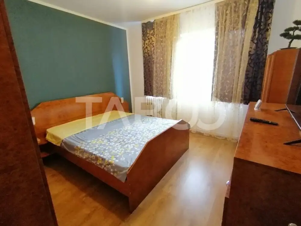 Apartament decomandat 3 camere balcon pivnita lift Vasile Aaron Sibiu