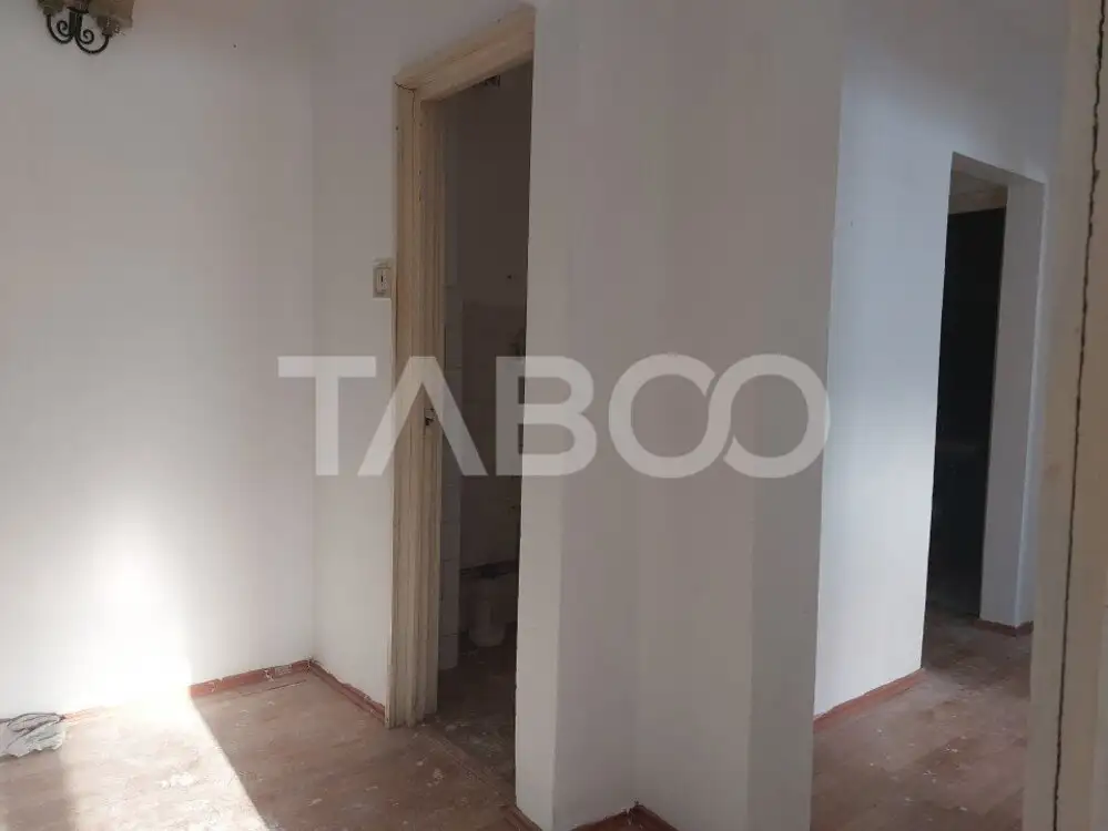 Apartament 65 mp 3 camere decomandate 2 bai pivnita zona Siretului