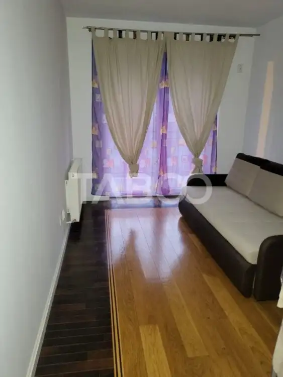 Apartament de inchiriat 3 camere parter balcon loc parcare zona Lupeni