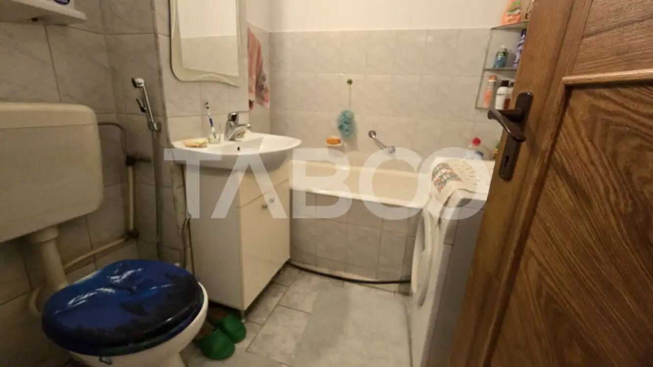 Apartamnet 3 camere etaj 1 de inchiriat zona Scoala de Inot