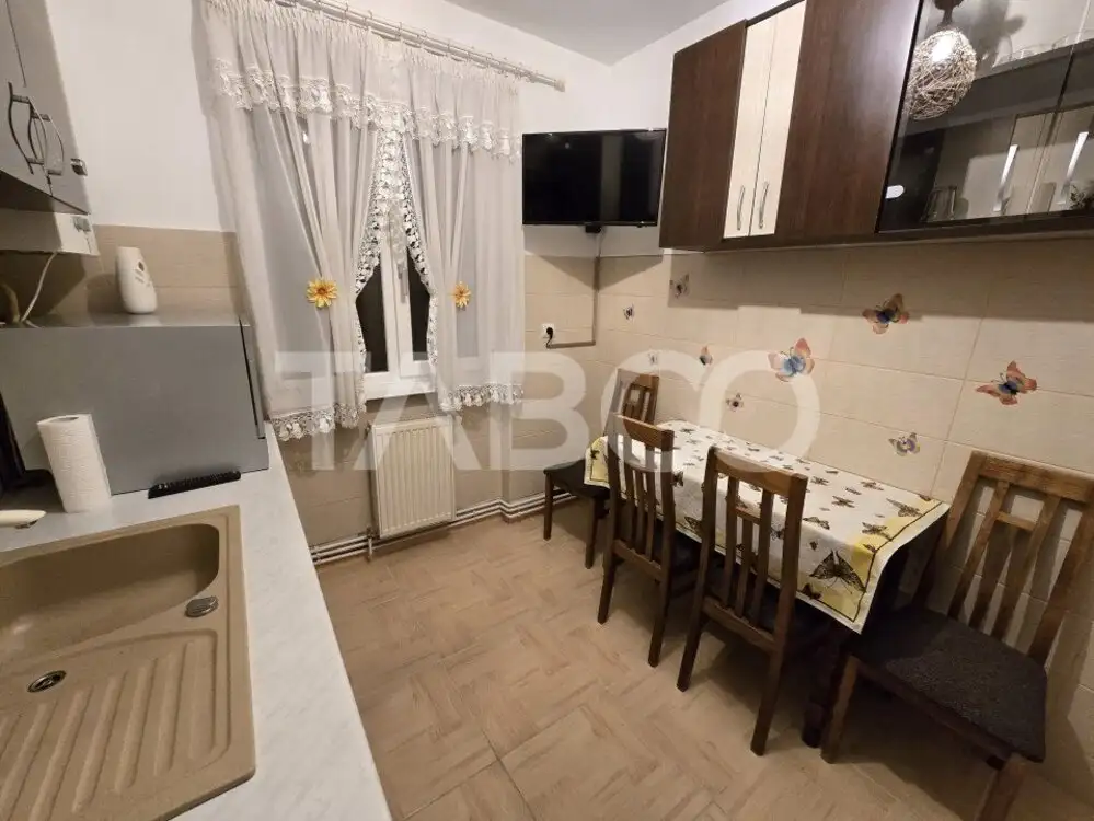 Apartament decomandat de vanzare cu 2 camere balcon boxa Vasile Aaron