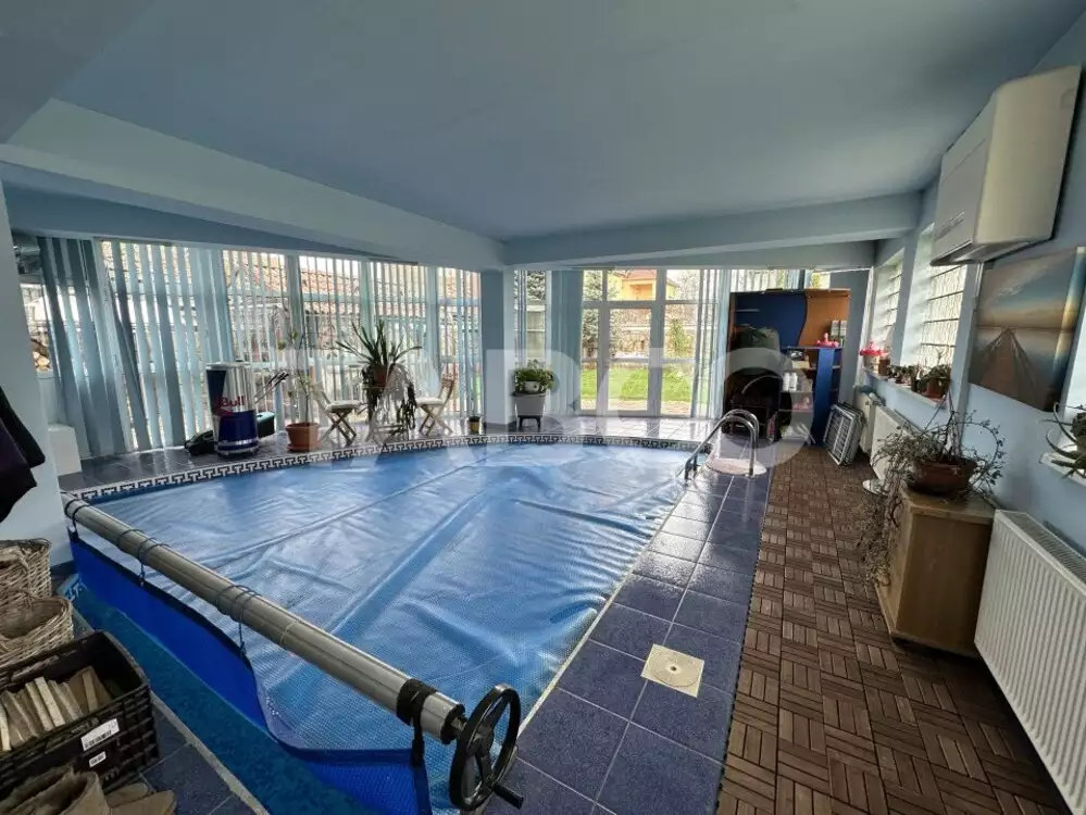 Casa tip californian cu crama piscina sauna garaj teren liber 250 mp