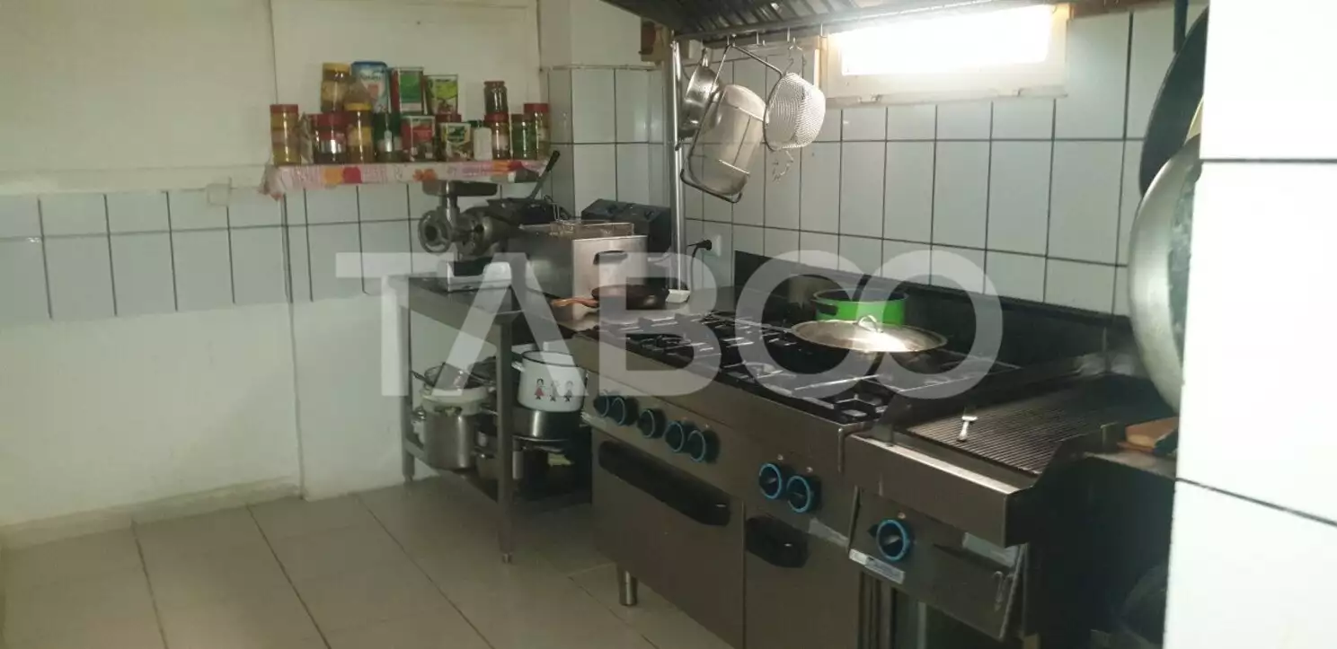 Pensiune 23 de camere 2100 mpu restaurant terasa curte Alba Iulia 