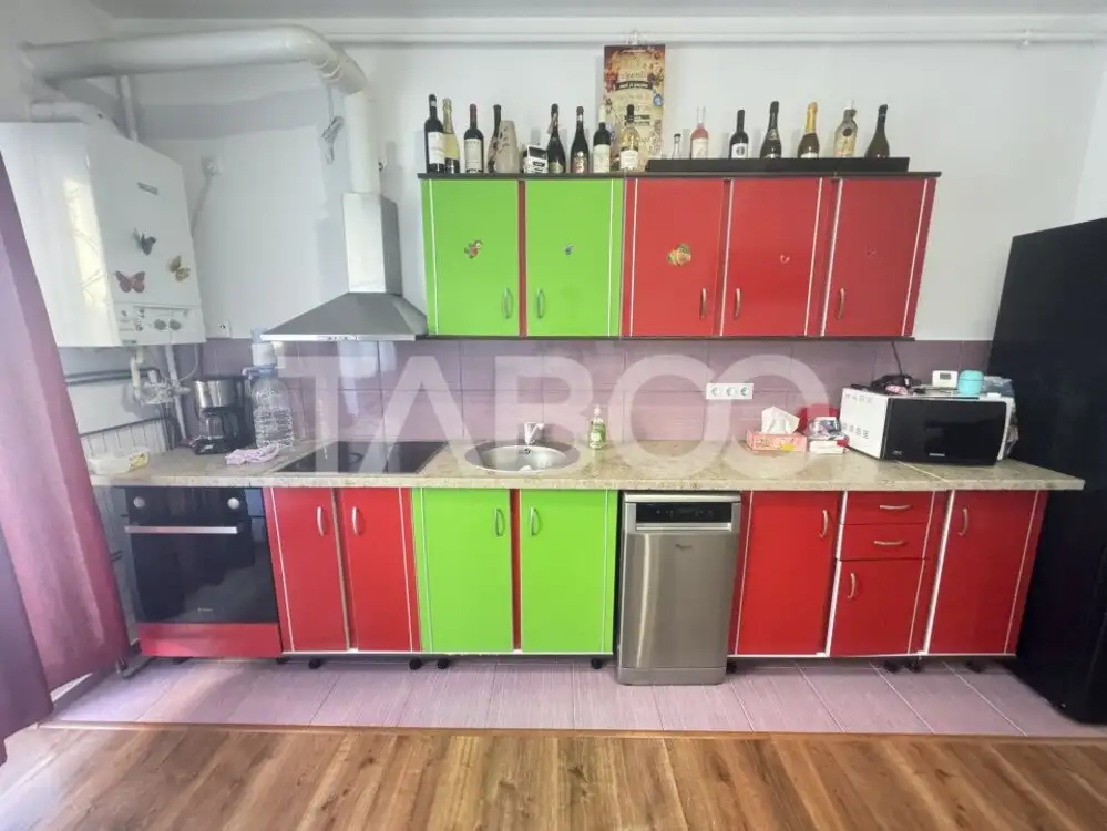 Apartament 3 camere decomandate balcon loc de parcare Str Distributiei