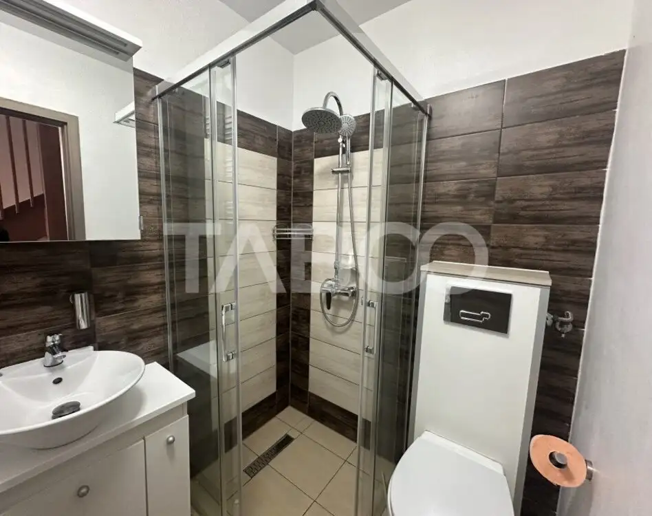 Apartament de vanzare 54 mpu curte si parcare privata Piata Cluj