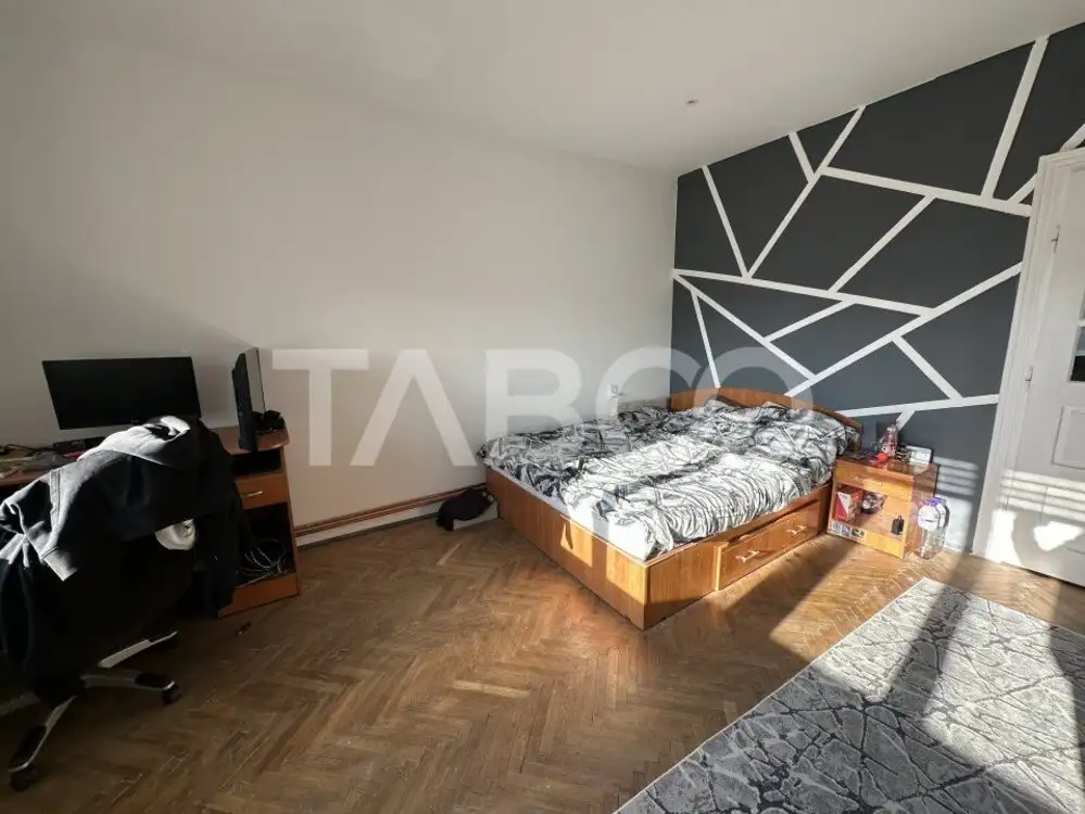 Casa de vanzare 3 camere 105 mpu teren liber 498 mp si garaj Mandra