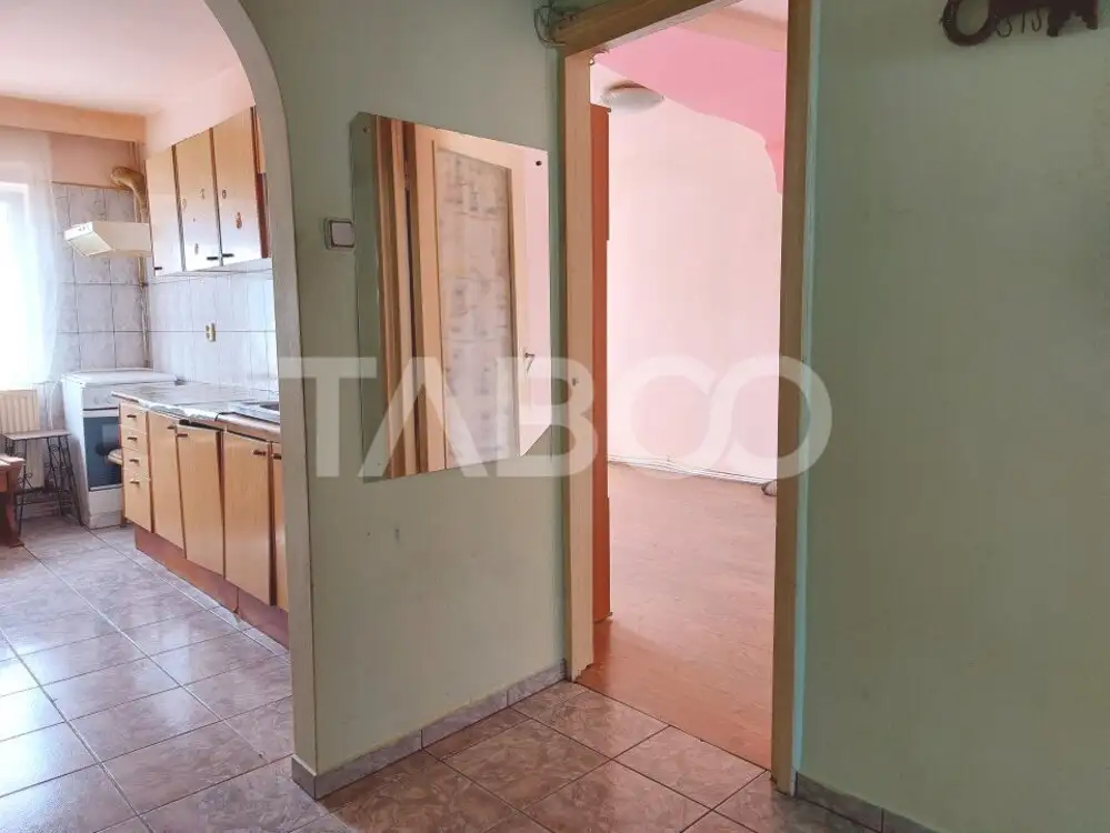 Apartament 65 mp 4 camere decomandate balcon  Piata Noua Cisnadie