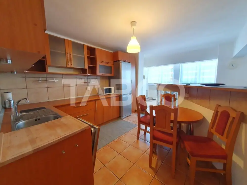 Apartament 3 camere 2 bai de inchiriat in zona Garii