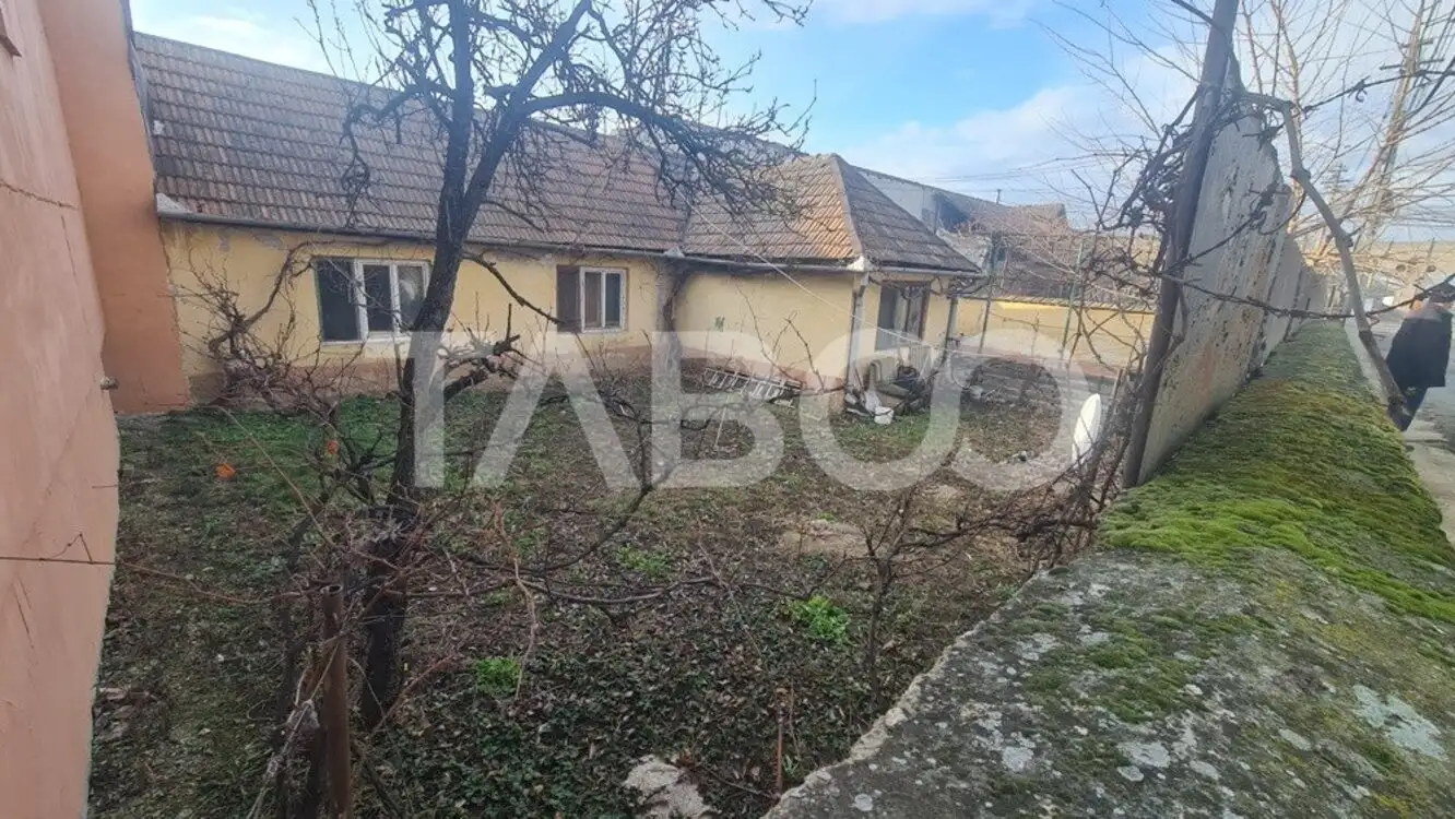 Casa veche cu 3 camere de vanzare in Sebes zona centrala