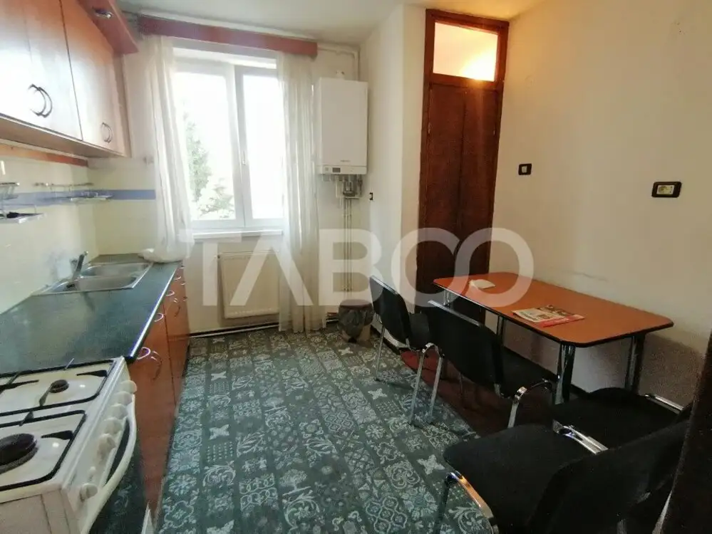 Apartament de vanzare 3 camere balcon etaj intermediar Terezian Sibiu