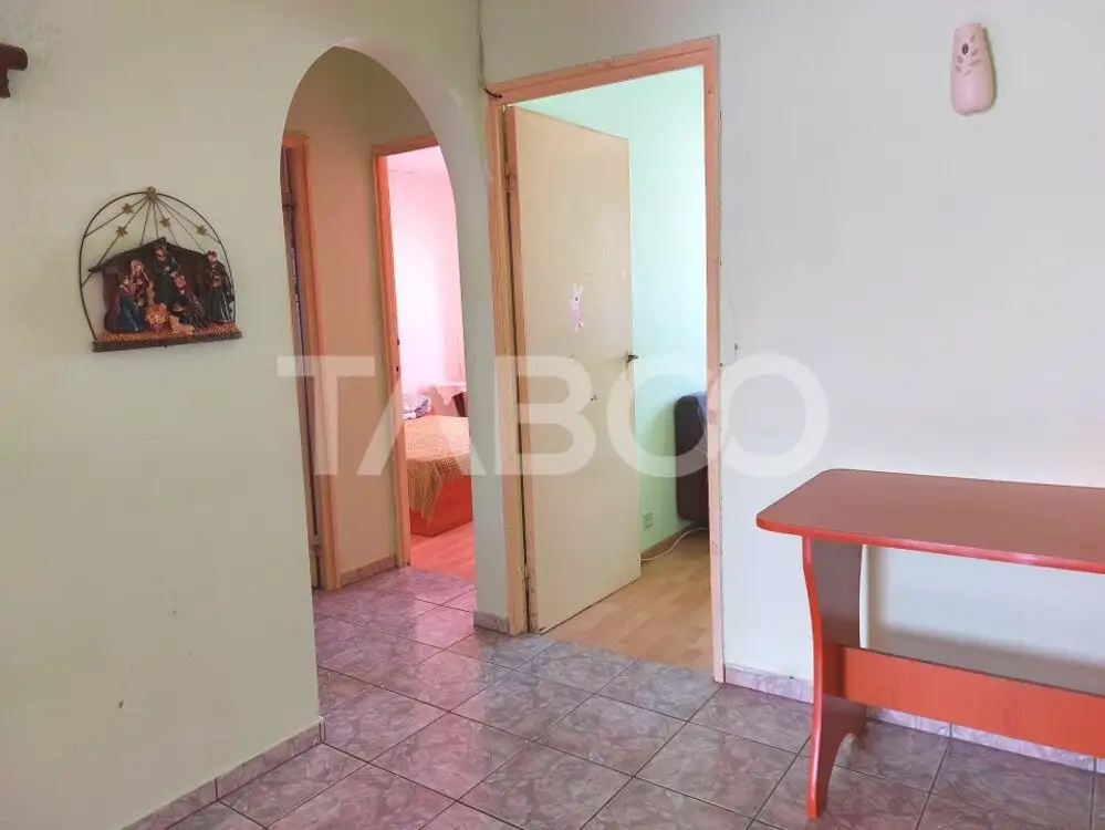 Apartament 65 mp 4 camere decomandate balcon  Piata Noua Cisnadie