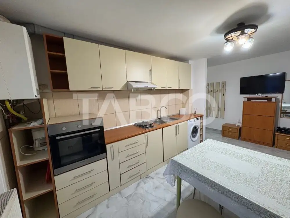 Apartament de inchiriat mobilat utilat 3 camere 60 mpu pivnita Sibiu