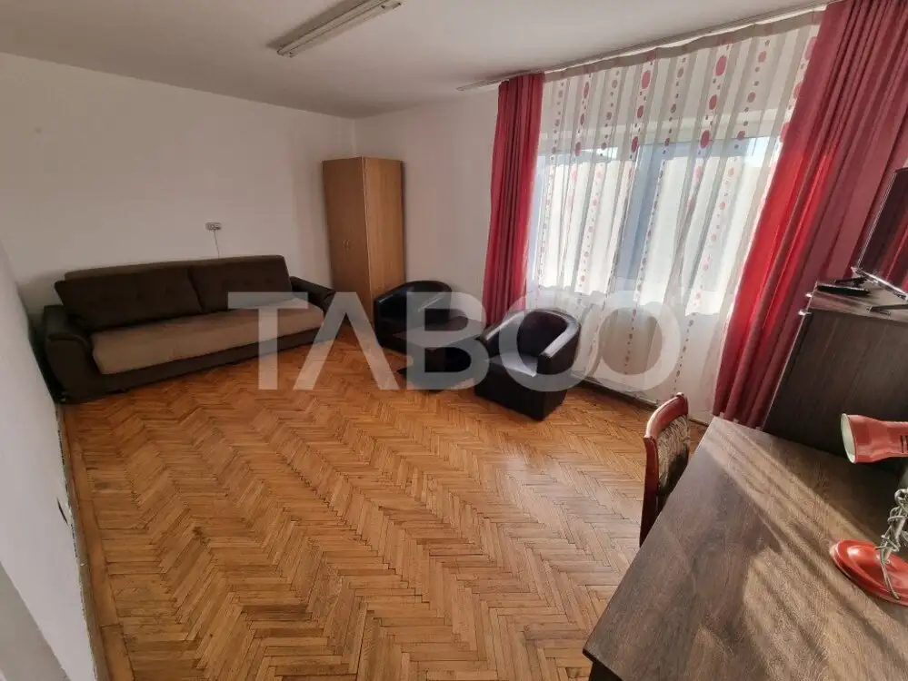 Apartament de inchiriat 60 mpu in centru Sibiu cu debara si camara