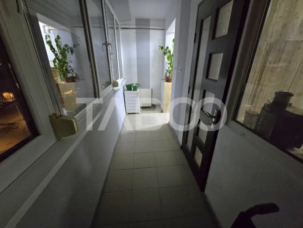 Apartament decomandat de vanzare 2 camere balcon lift Siretului Sibiu