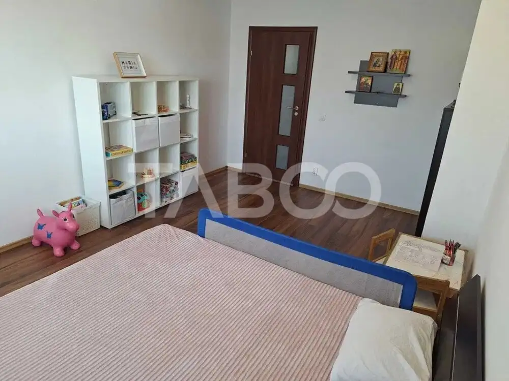 Apartament 4 camere de vanzare decomandat 110 mp zona Mihai Viteazul