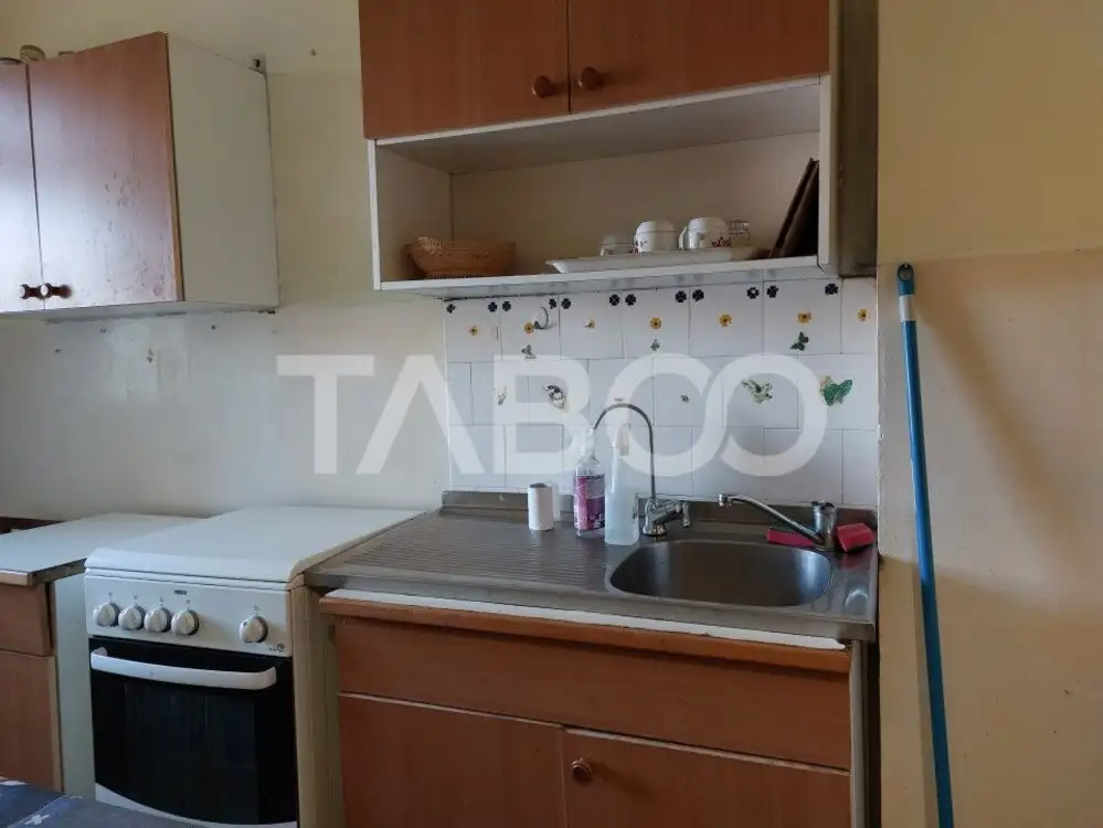 Apartament 3 camere etaj 2 balcon pivnita Piata Noua Cisnadie