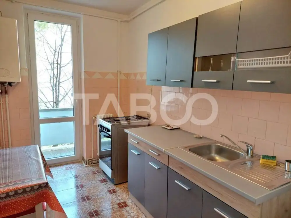 Apartament 3 camere 2 balcoane 70 mpu etaj 2 zona Mihai Viteazu