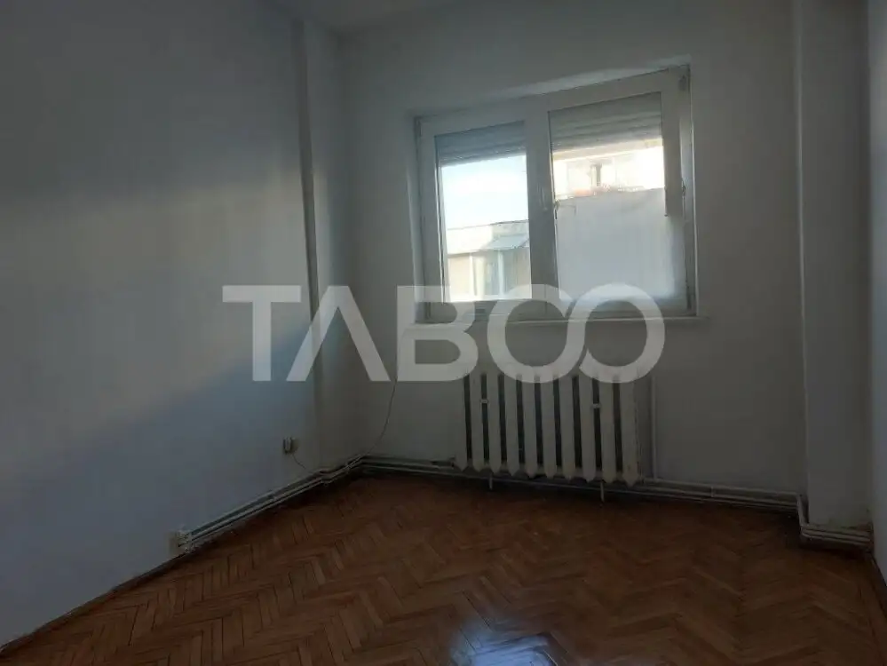 Apartament 65 mp 3 camere decomandate 2 bai pivnita zona Siretului