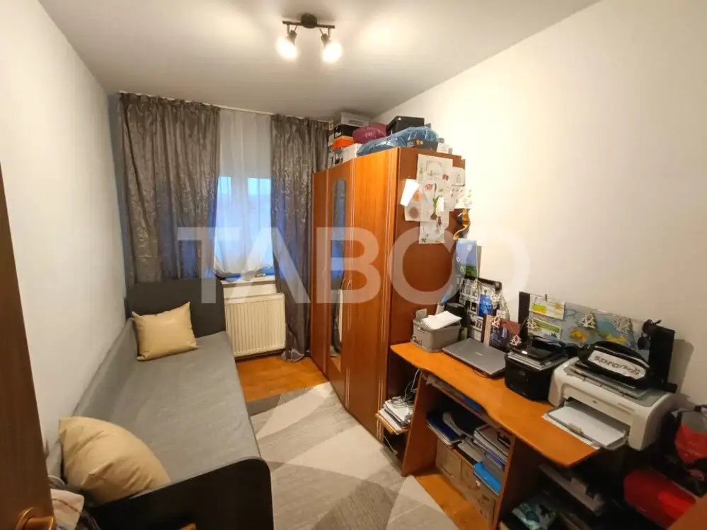 Apartament decomandat cu 3 camere balcon si pivnita in zona Rahovei