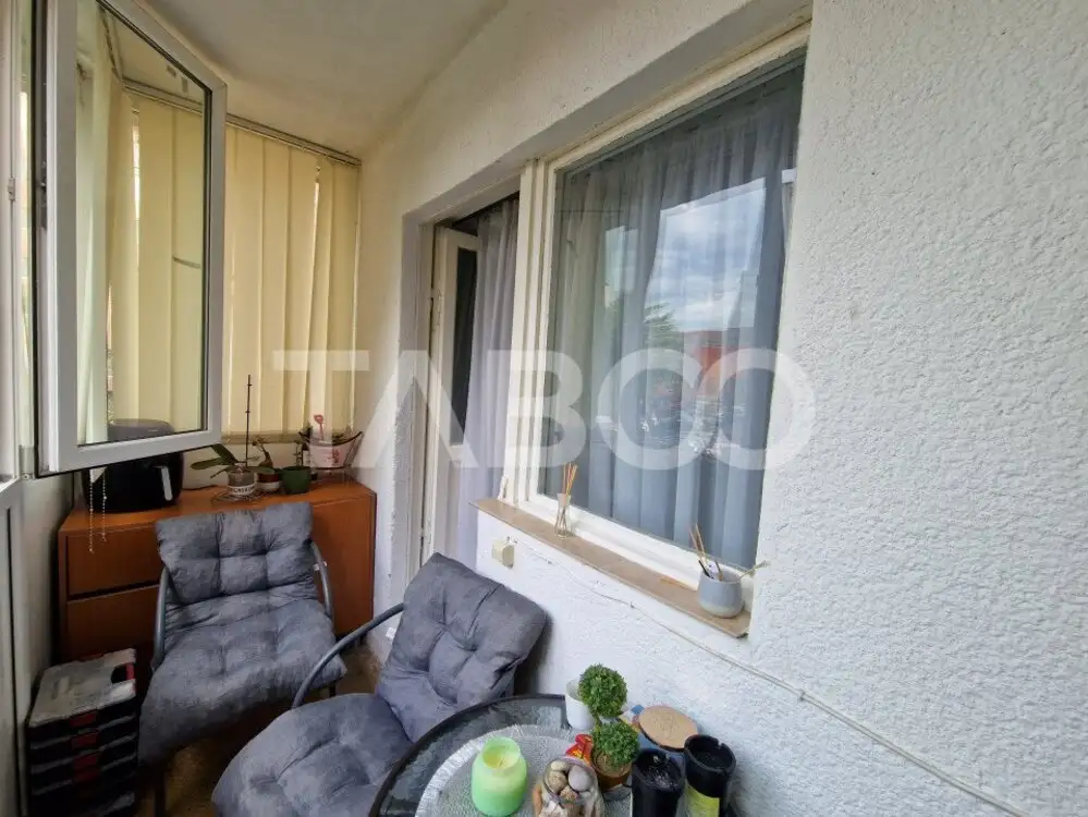 Apartament decomandat 4 camere  etaj 1 68 mp balcon Vasile Aaron