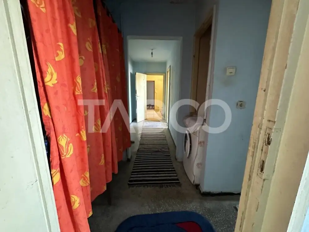 Apartament de vanzare 3 camere 75 mp utili  zona Negoiu Fagaras