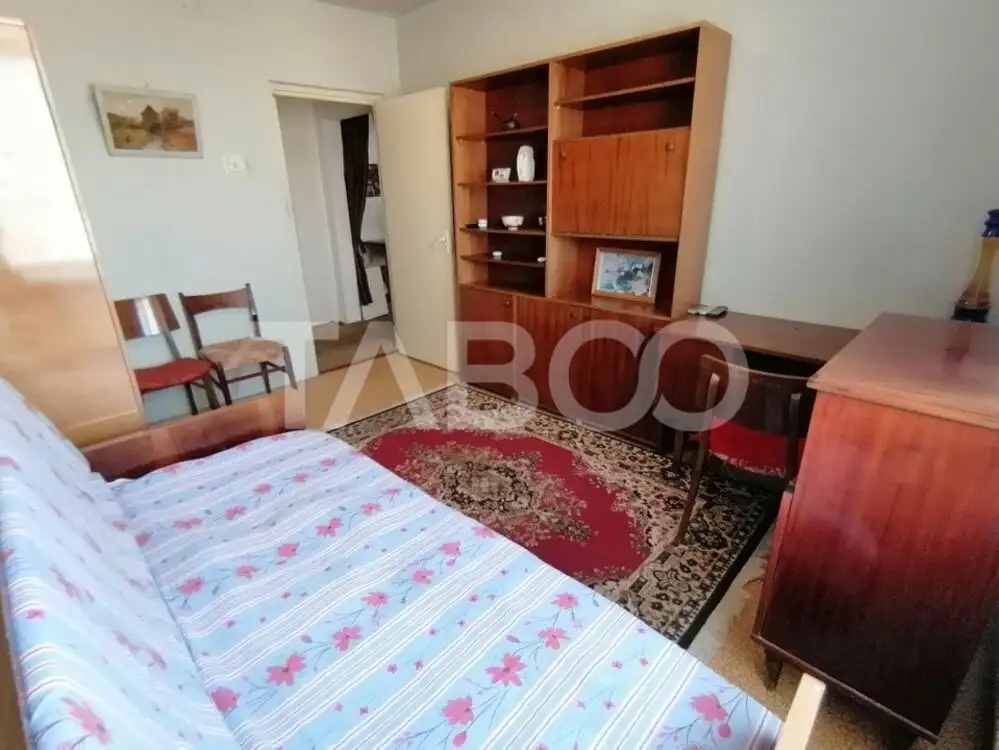 Apartament decomandat de vanzare cu 3 camere balcon zona Mihai Viteazu