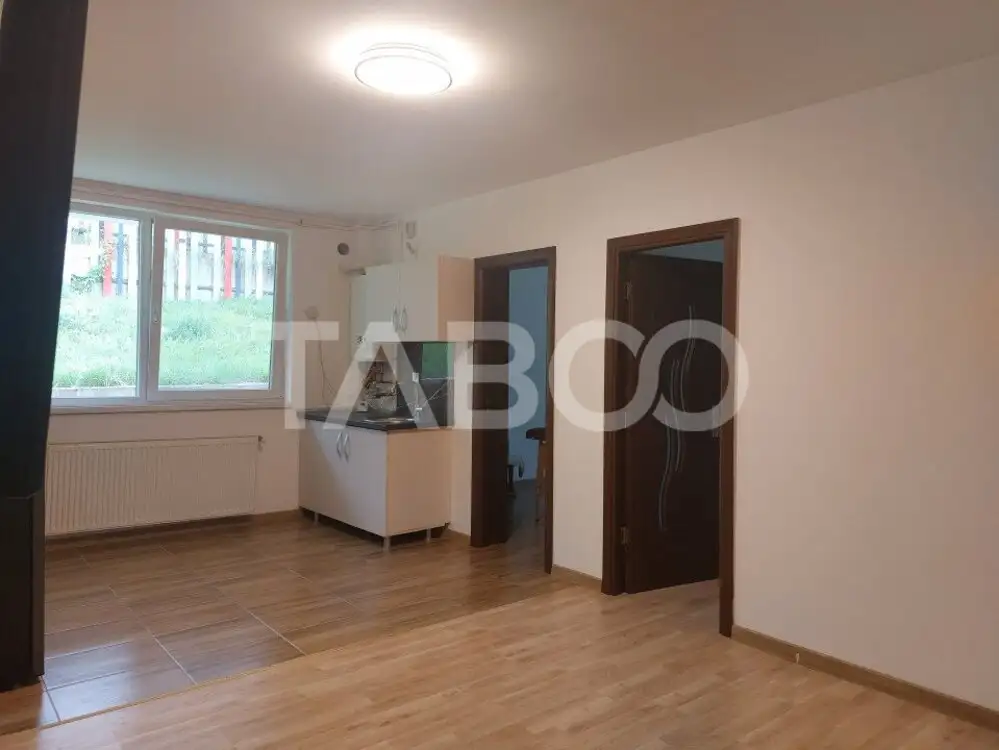 Apartament 3 camere decomandate 58 mp parter loc parcare Cisnadie