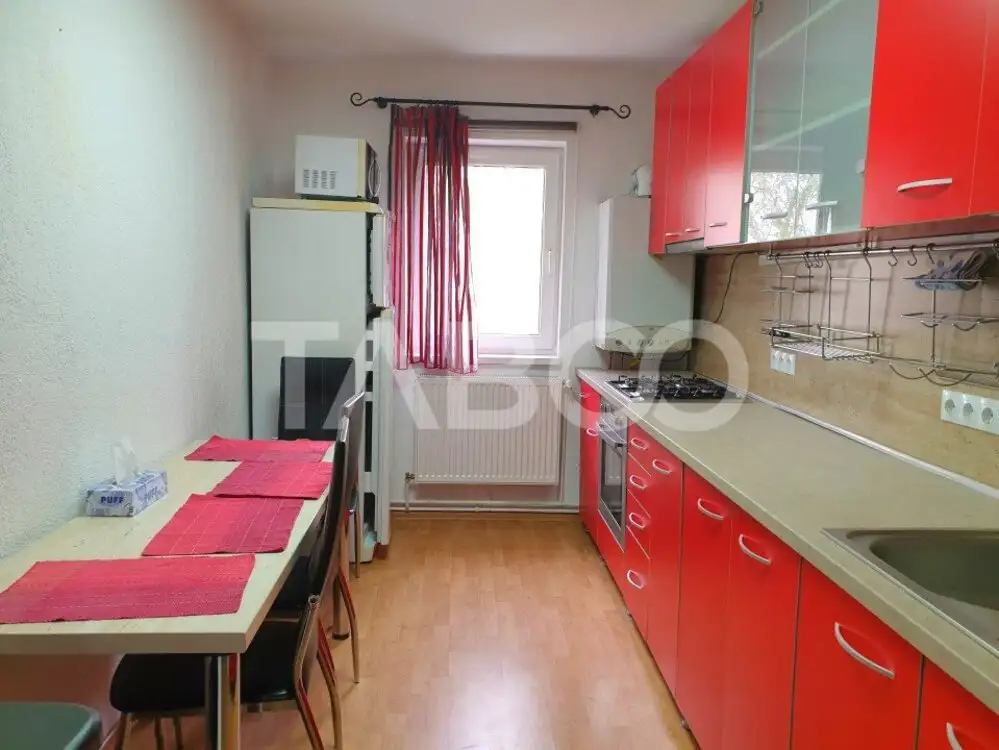 Apartament de inchiriat 3 camere Vasile Aaron disponibil imediat