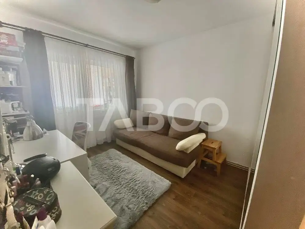 Apartament decomandat etajul 1 cu 2 camere balcon si pivnita Strand