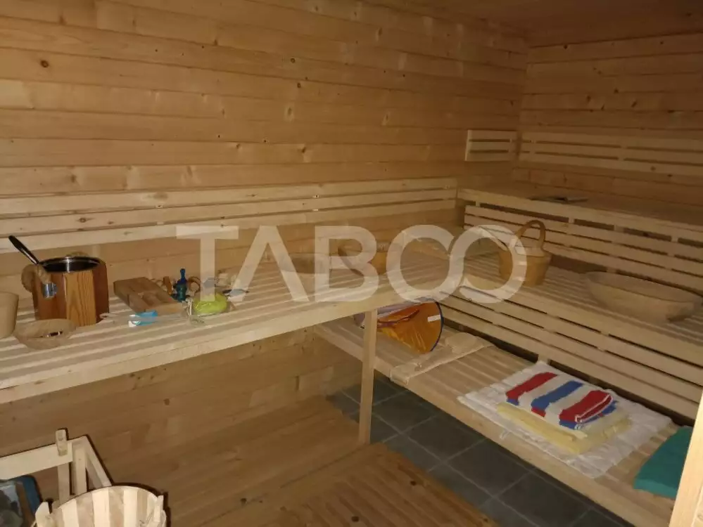 Casa cu 9 camere piscina sauna - pretabila pensiune la poalele Cetatii
