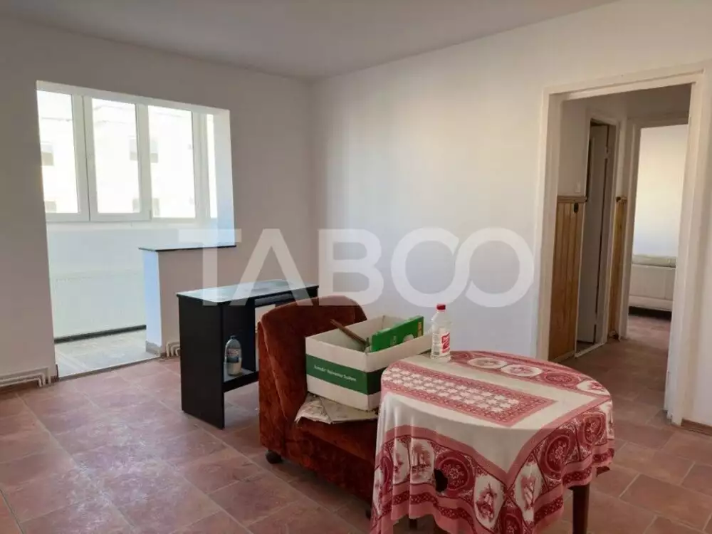 Apartament semidecomandat cu 2 camere zona garii etaj intermediar