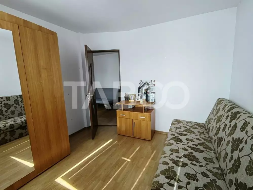 Apartament de vanzare decomandat 3 camere mobilate Valea Aurie Sibiu
