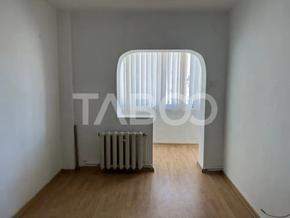 Apartament  de inchiriat 2 camere decomandate etaj 3 zona Tabacari