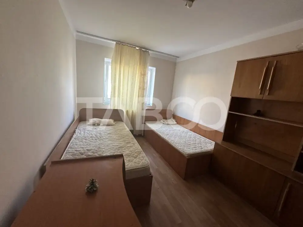 Apartament 2 camere etaj intermediar zona 1 Decembrie Fagaras