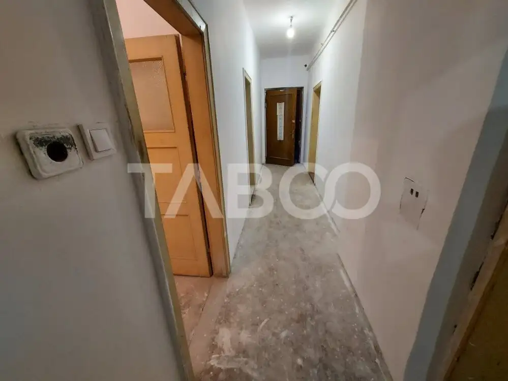 Apartament de vanzare 3 camere decomandate 78 mpu pivnita Trei Stejari