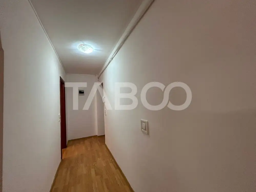 Garsoniera de vanzare 45 mpu balcon inchis zona Tilisca in Sibiu