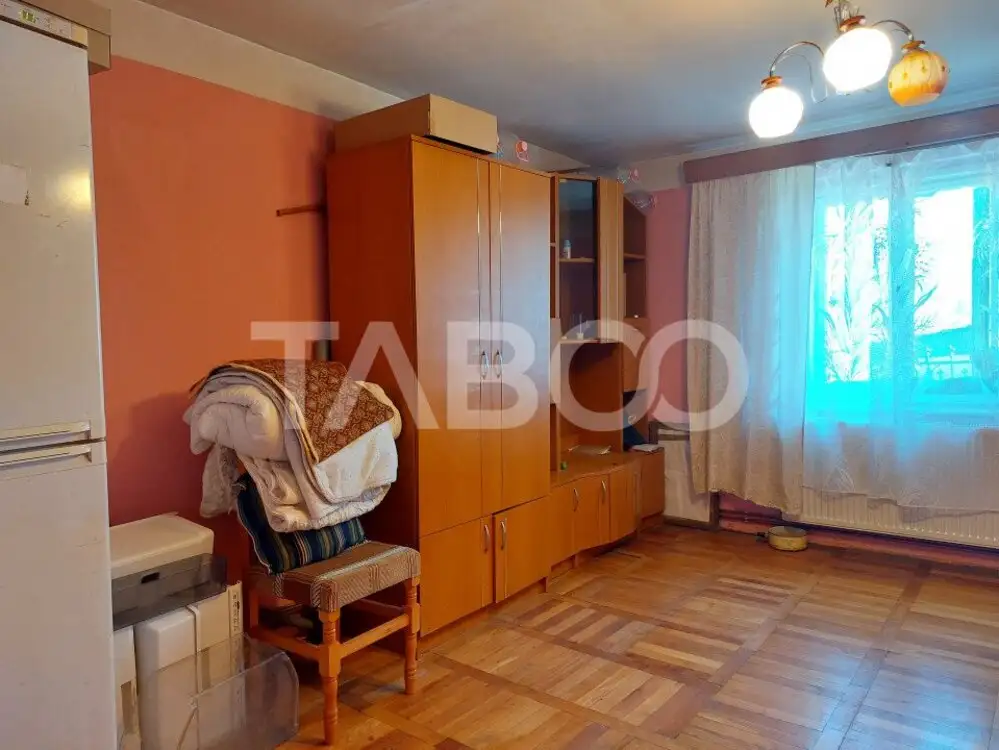 Apartament la casa 2 camere 41 mpu si 152 mp gradina 1 vecin Cisnadie