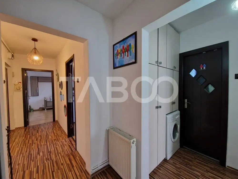 Apartament decomandat 3 camere 64 mp pivnita bloc cu lift Vasile Aaron