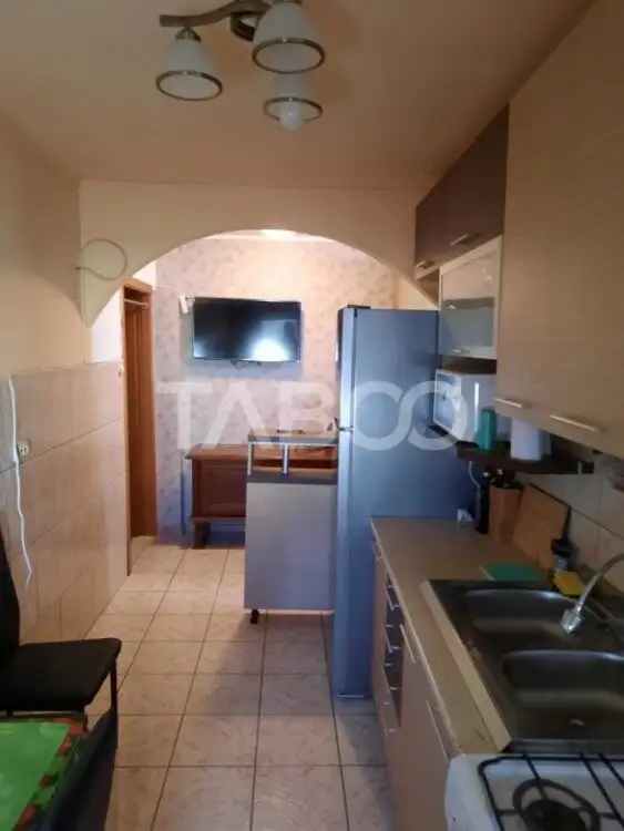 Apartament 2 camere decomandate si balcon zona 1 Decembrie 1918 