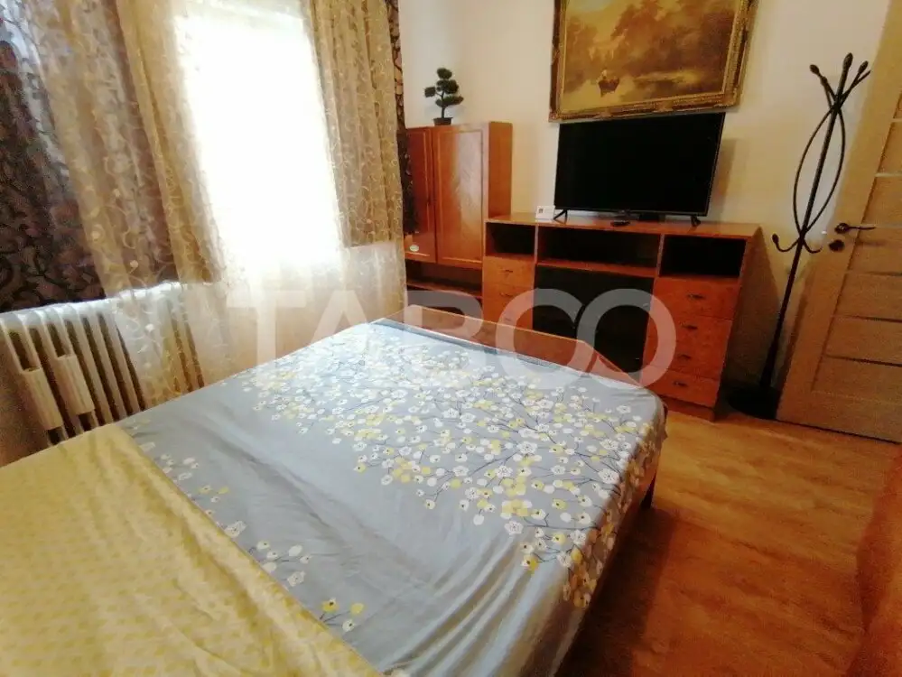 Apartament decomandat 3 camere balcon pivnita lift Vasile Aaron Sibiu