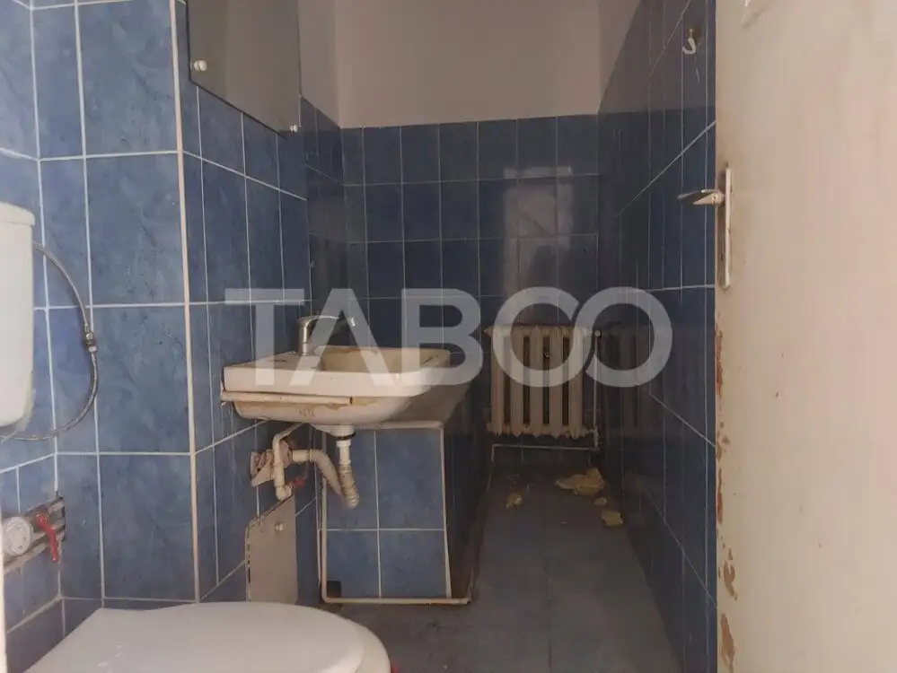 Apartament 65 mp 3 camere decomandate 2 bai pivnita zona Siretului