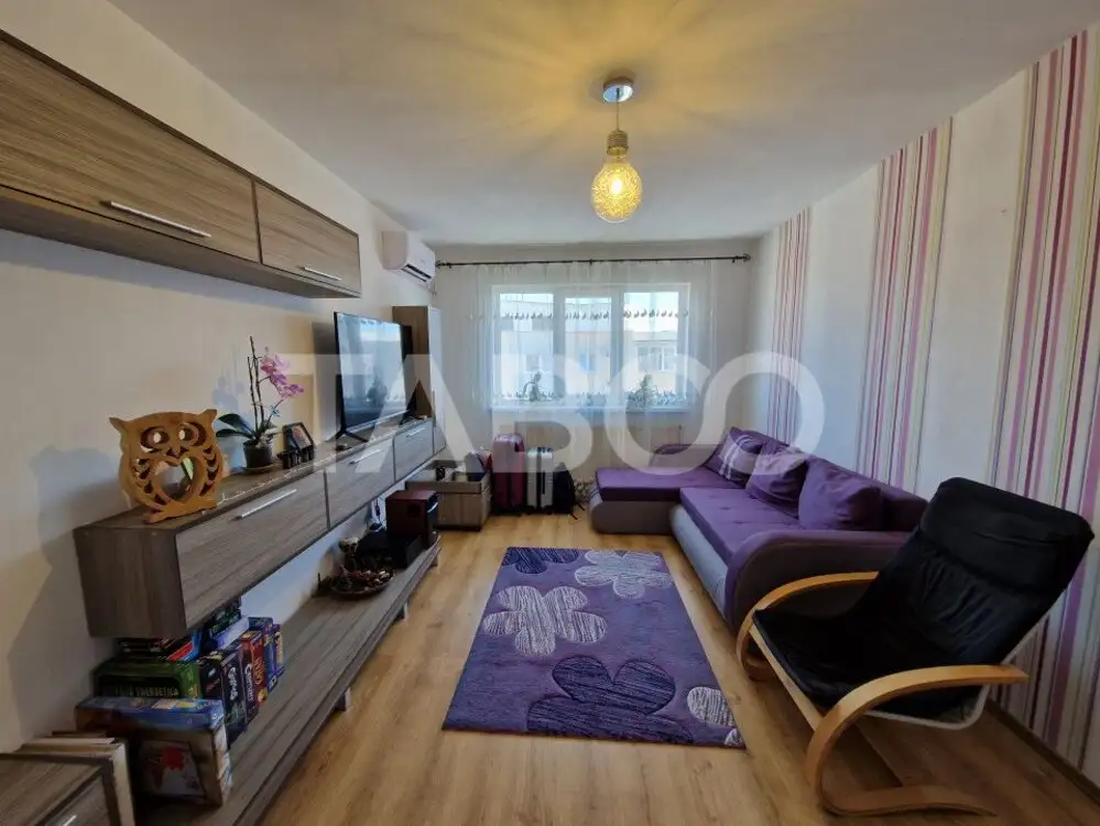 Apartament decomandat 3 camere 64 mp pivnita bloc cu lift Vasile Aaron