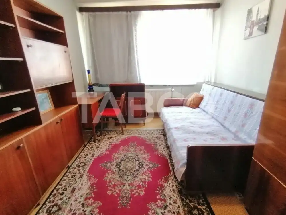 Apartament decomandat de vanzare cu 3 camere balcon zona Mihai Viteazu