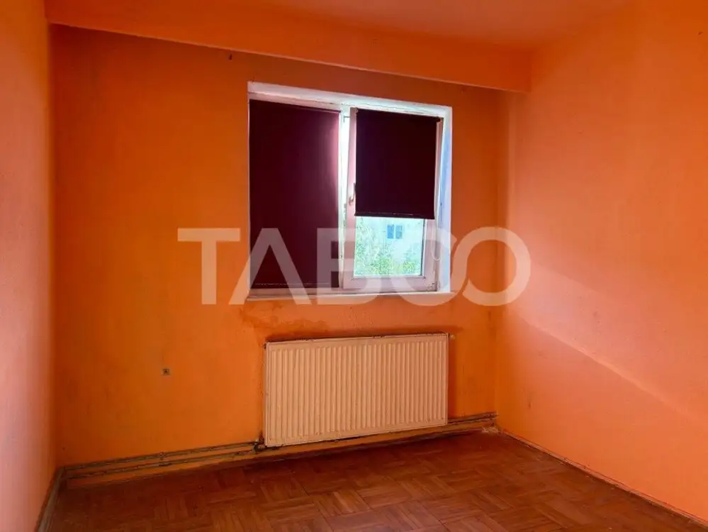 Apartament de vanzare 2 camere decomandate 33 mp zona Stejarului