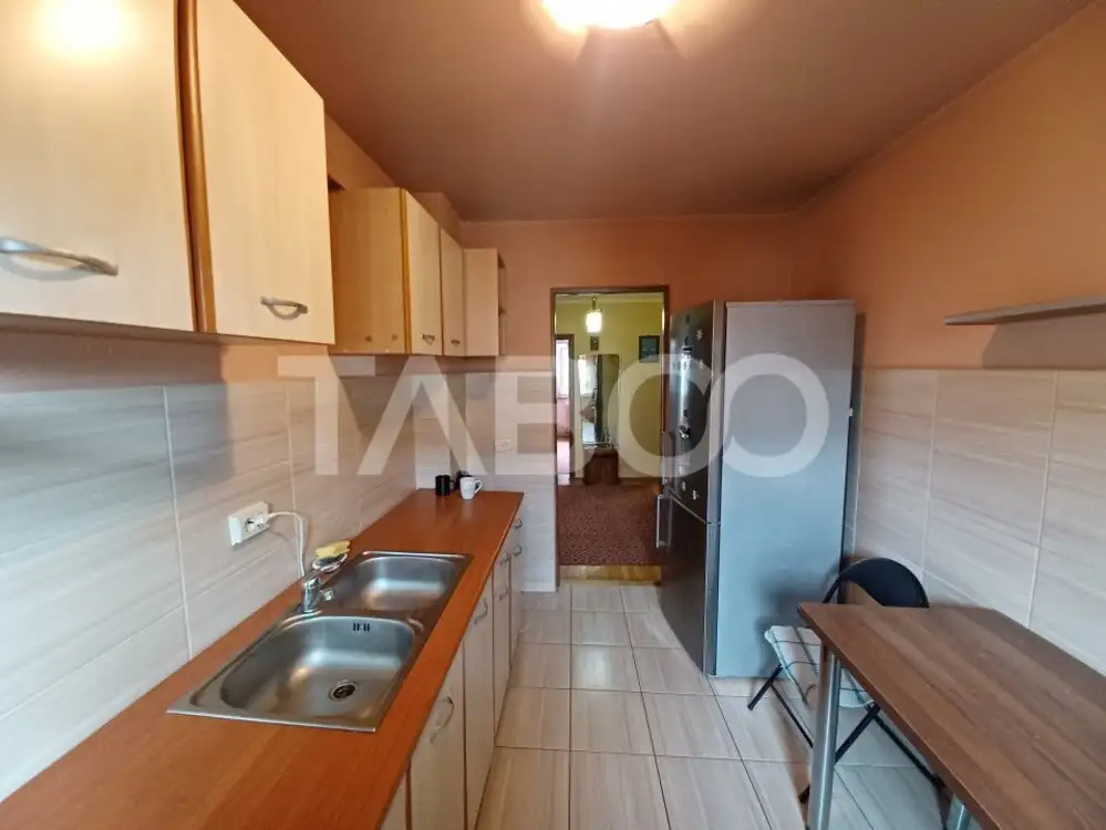 Apartament pentru muncitori 4 camere si 2 balcoane Mihai Viteazul