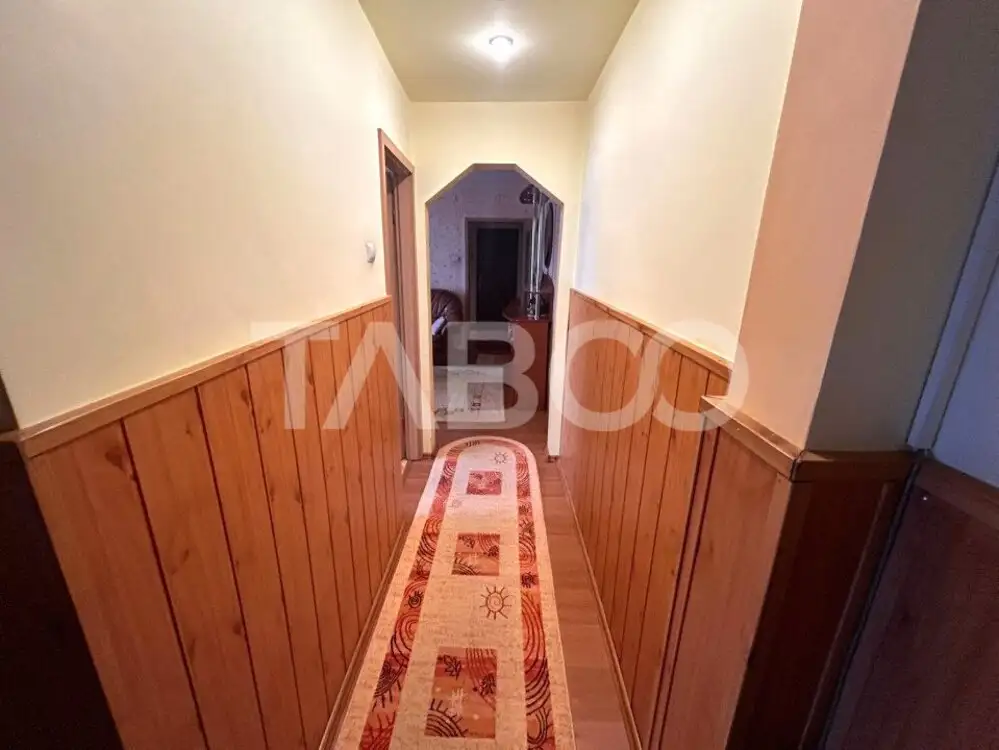 Apartament 3 camere decomandate 60 mpu si balcon zona Mihai Viteazul