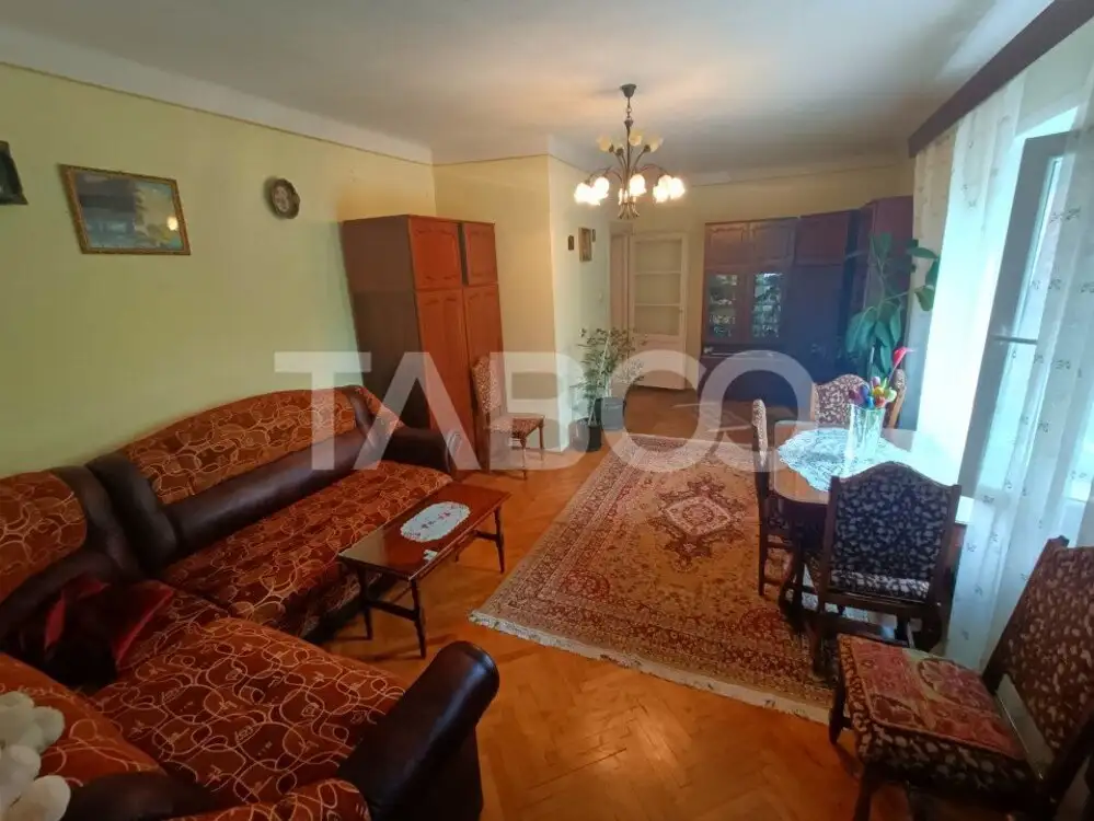 De vanzare casa 6 camere 2 bai si teren de 375 mpu in Sibiu Piata Cluj