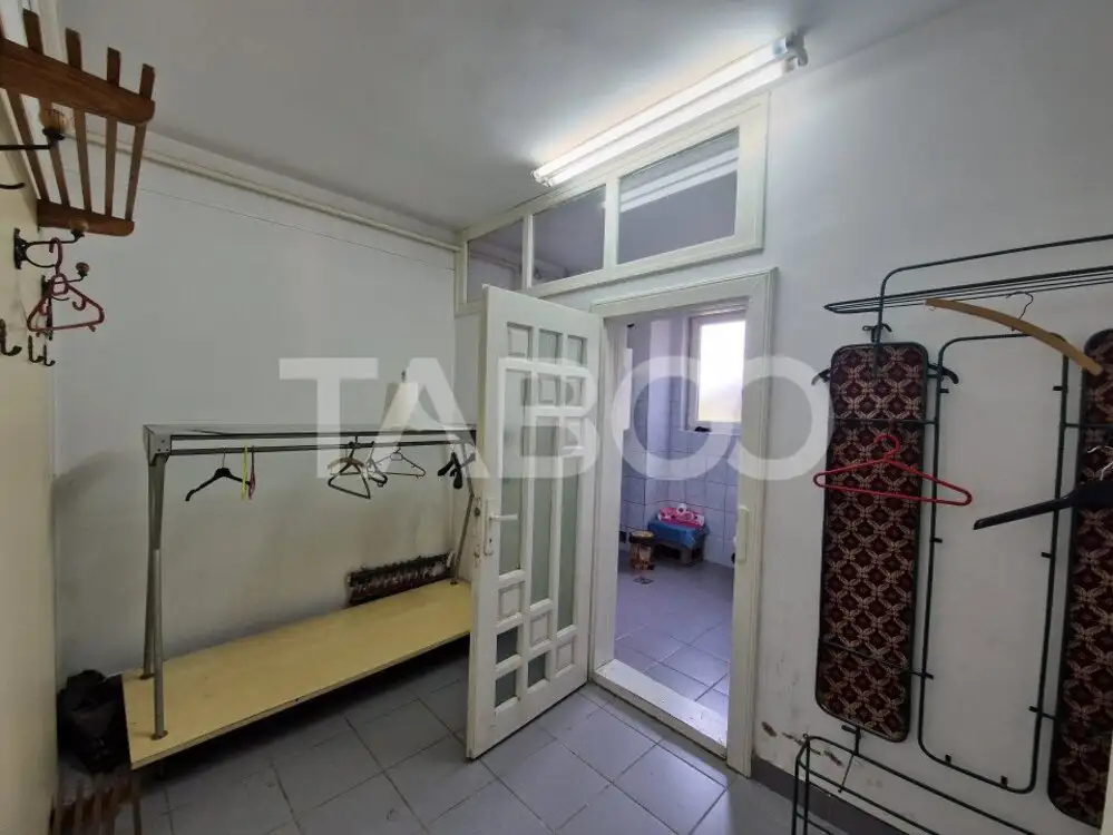 Spatiu comercial 235mp teren liber 310 mp locuri parcare Lazaret Sibiu