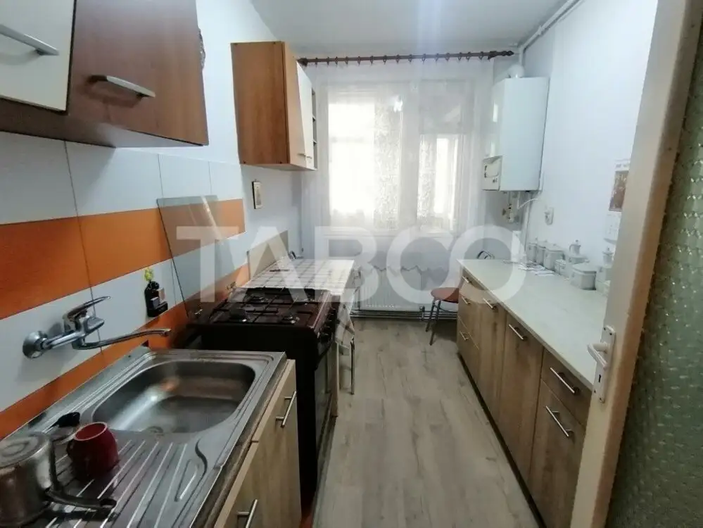 Apartament decomandat 48 mpu etaj 1 balcon pivnita Siretului Sibiu